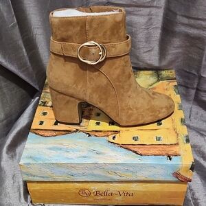 Bella Vita Women's Tan Suede Ankle Boots